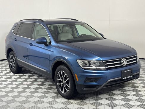 Used 2020 Volkswagen Tiguan SE w/ Panoramic Sunroof Package image 3