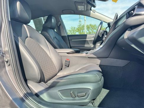 Used 2022 Toyota Camry XSE FWD image 10