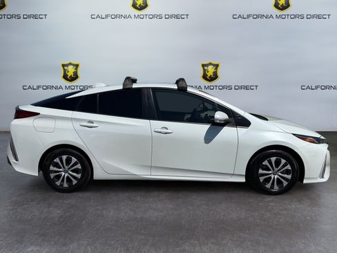 Used 2022 Toyota Prius Prime XLE FWD image 6