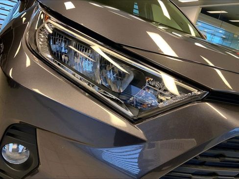 Used 2019 Toyota RAV4 XLE image 27