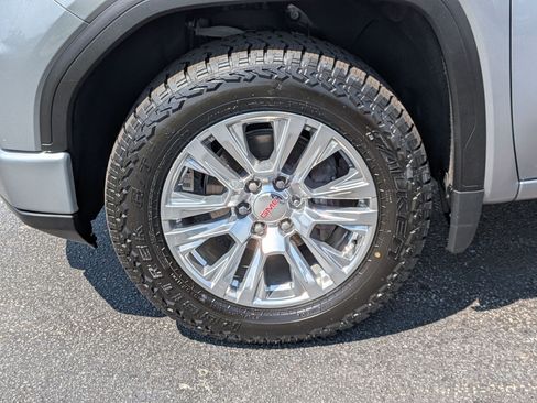 Used 2024 GMC Sierra 1500 Denali w/ Technology Package AWD/4WD image 9