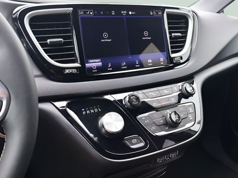 Used 2025 Chrysler Pacifica Select FWD image 22