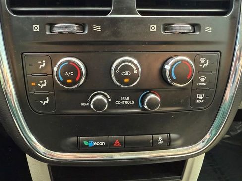 Used 2019 Dodge Grand Caravan SE w/ UConnect Hands-Free Group image 35