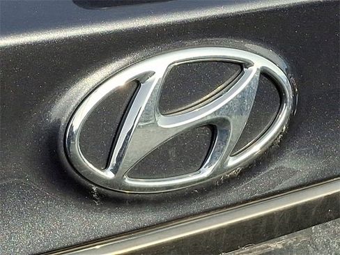 Used 2020 Hyundai Santa Fe Limited image 3