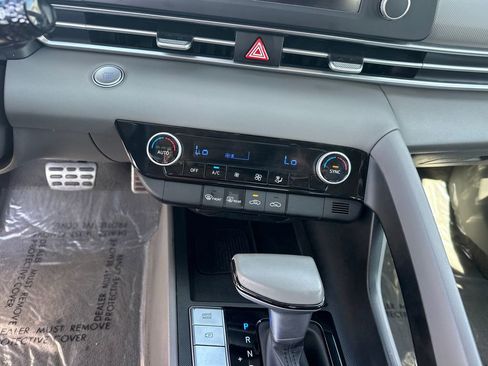 Certified 2025 Hyundai Elantra Sport image 29