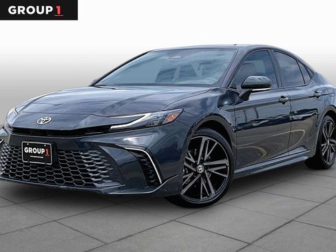 Used 2025 Toyota Camry XSE FWD image 1