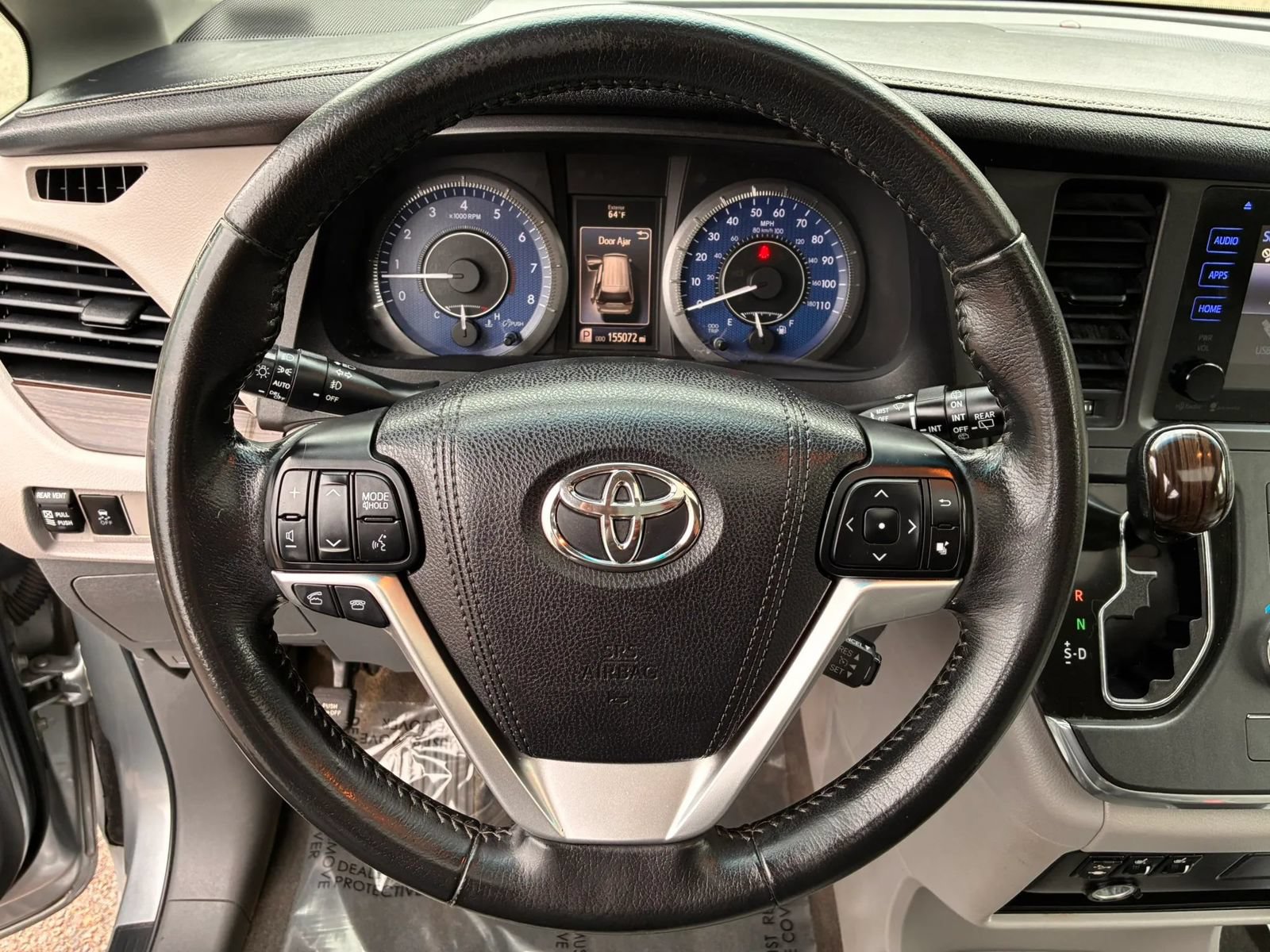 Used 2015 Toyota Sienna XLE FWD image 21
