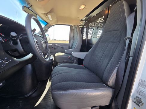 Used 2024 GMC Savana 2500 w/ Driver Convenience Package image 11