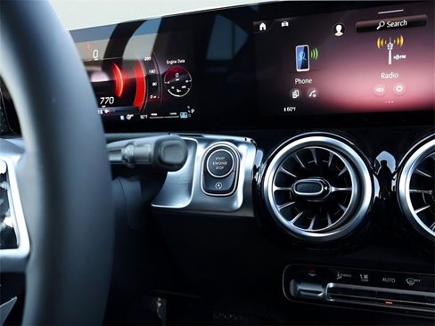 Certified 2025 Mercedes-Benz GLB 250 4MATIC image 28