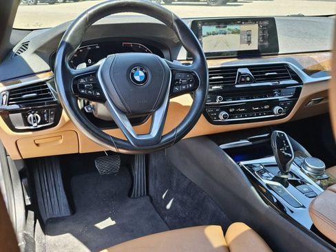 Used 2020 BMW 530i w/ Premium Package RWD image 34