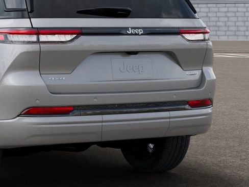 New 2026 Jeep Grand Cherokee Summit image 13