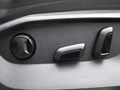 Used 2023 Volkswagen Tiguan SE R-Line FWD image 8
