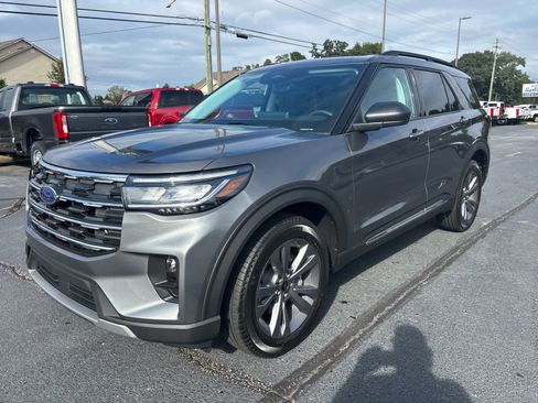 New 2025 Ford Explorer Active w/ Active Comfort Package image 4