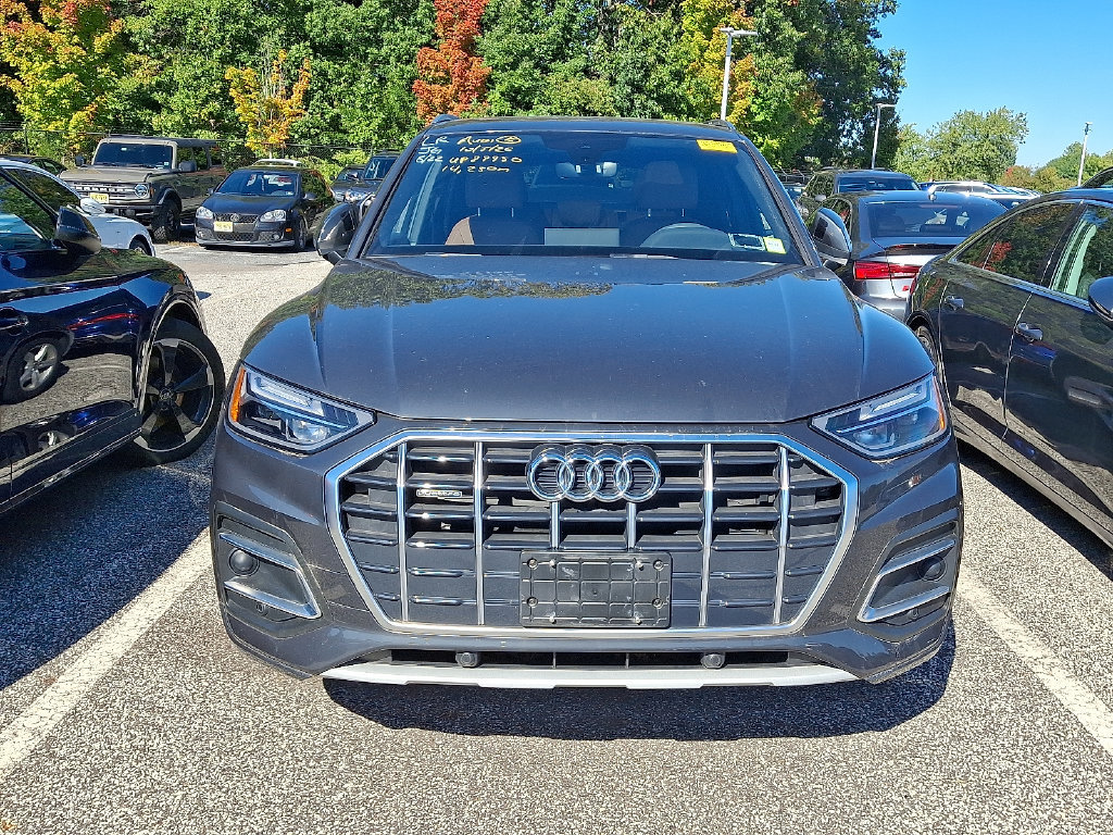 Used 2023 Audi Q5 2.0T Premium w/ Convenience Package AWD/4WD image 2