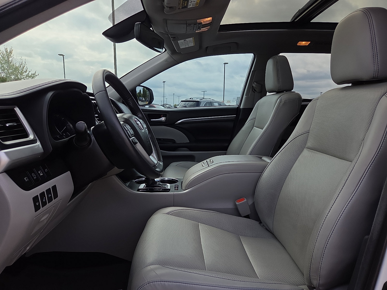 Used 2018 Toyota Highlander Limited Platinum AWD/4WD image 17