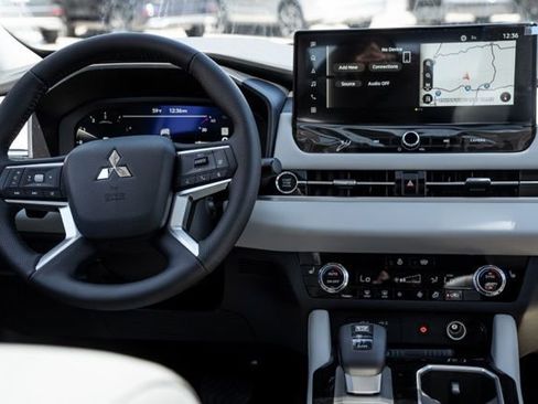 New 2026 Mitsubishi Outlander SE AWD/4WD image 14