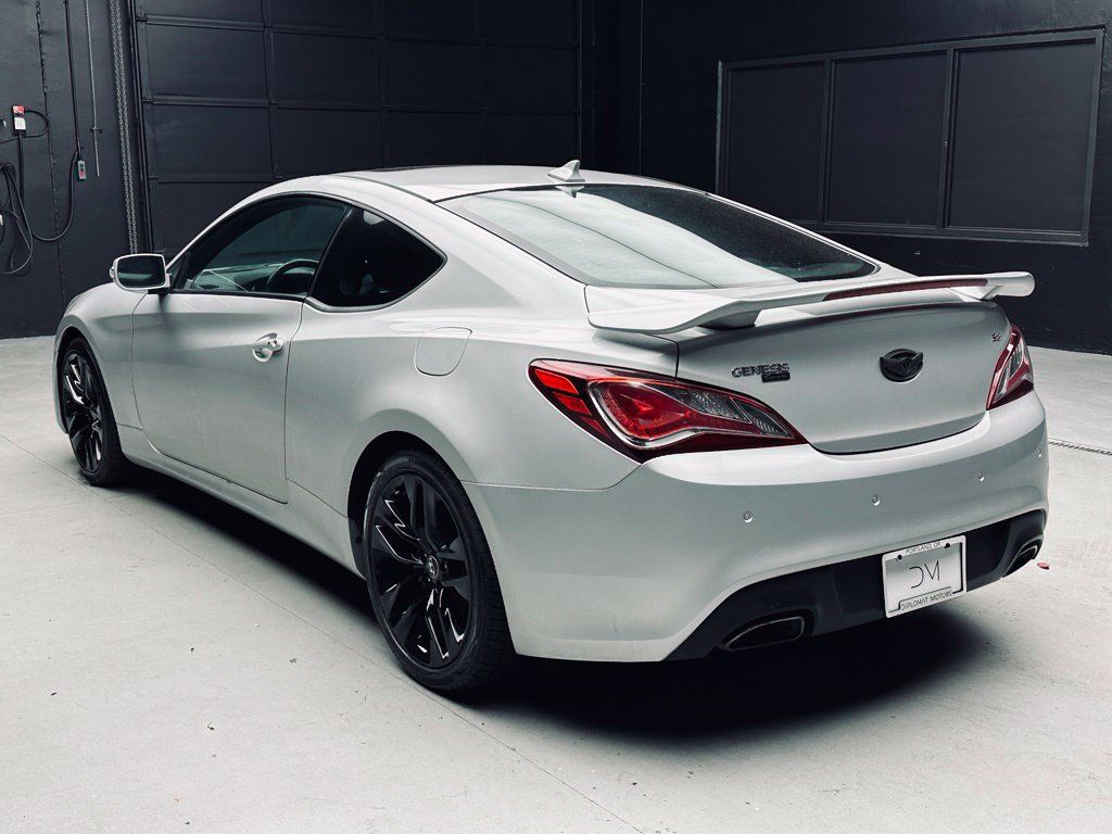Used 2016 Hyundai Genesis Coupe 3.8 RWD image 4