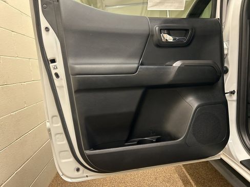 Used 2017 Toyota Tacoma 4x4 Double Cab image 14