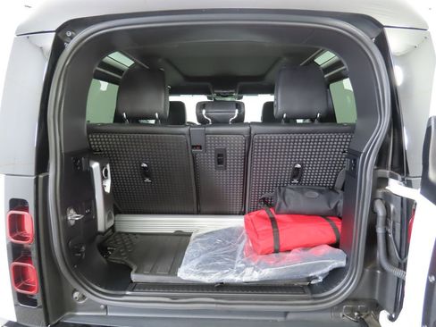 Certified 2023 Land Rover Defender 90 X-Dynamic SE image 25