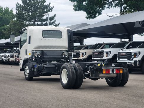 New 2026 Isuzu NPR RWD image 5