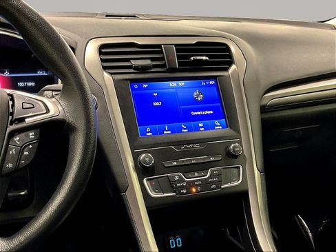 Used 2020 Ford Fusion SE FWD image 8