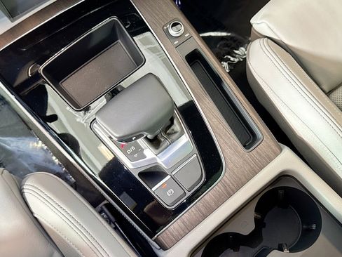 Used 2025 Audi Q5 e Premium Plus w/ Premium Plus Package image 16