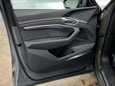 Certified 2024 Audi Q8 e-tron Premium Plus image 24