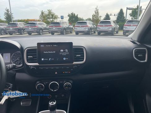 Used 2021 Hyundai Venue SEL FWD image 15