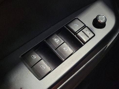 Used 2018 Toyota Highlander XLE image 27