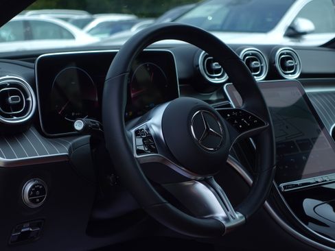 Used 2022 Mercedes-Benz C 300 C 300 4MATIC Sedan image 7