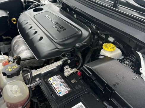 Used 2021 Jeep Cherokee Latitude Plus FWD image 13