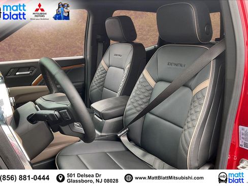 Used 2024 GMC Canyon Denali image 27