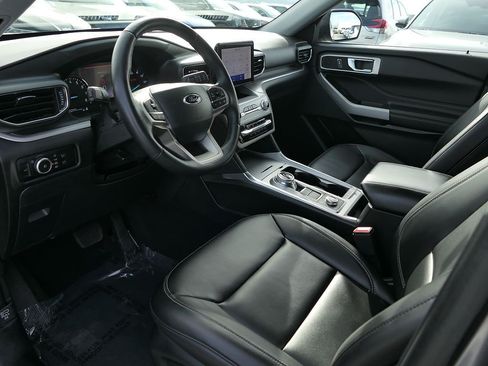Used 2024 Ford Explorer XLT w/ Equipment Group 202A AWD/4WD image 11