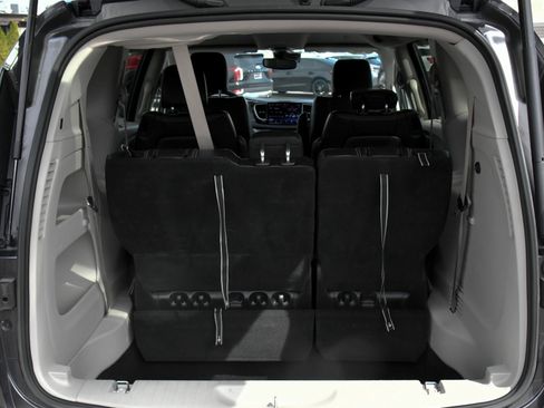 Used 2023 Chrysler Pacifica Touring-L FWD image 45