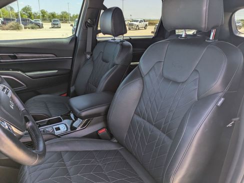 Used 2025 Kia Telluride AWD image 9