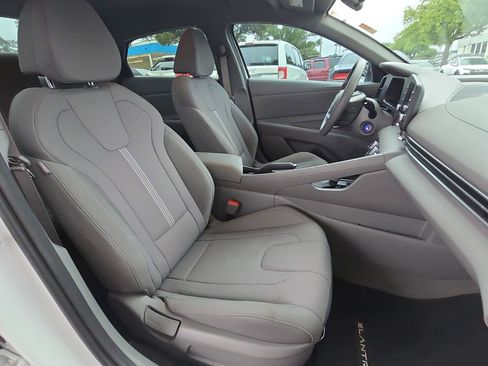 Certified 2024 Hyundai Elantra SE FWD image 10