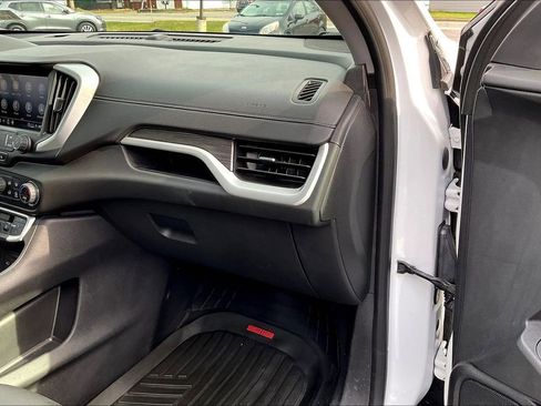 Used 2022 GMC Terrain SLT image 15