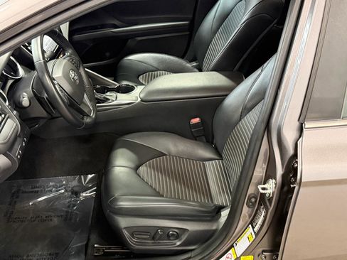Used 2019 Toyota Camry SE w/ Carpet Mat Package FWD image 7