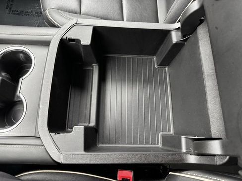 Used 2023 Chevrolet Suburban Premier image 20