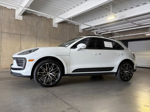 Used 2023 Porsche Macan AWD/4WD image 2