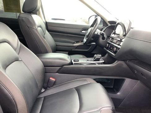 Used 2024 Nissan Pathfinder SL w/ SL Premium Package image 32