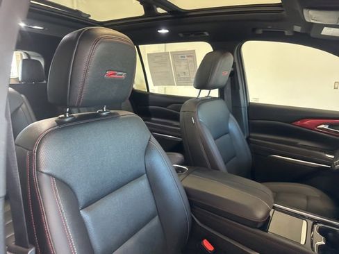 Used 2024 Chevrolet Traverse Z71 image 32