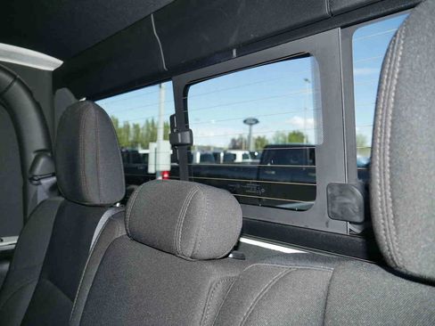 Certified 2023 Jeep Gladiator Sport AWD/4WD image 18