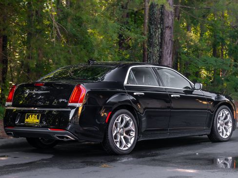 Used 2016 Chrysler 300 C Platinum RWD image 50