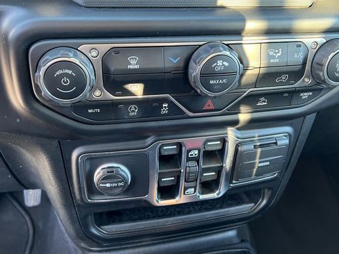 Used 2022 Jeep Gladiator Sport image 23