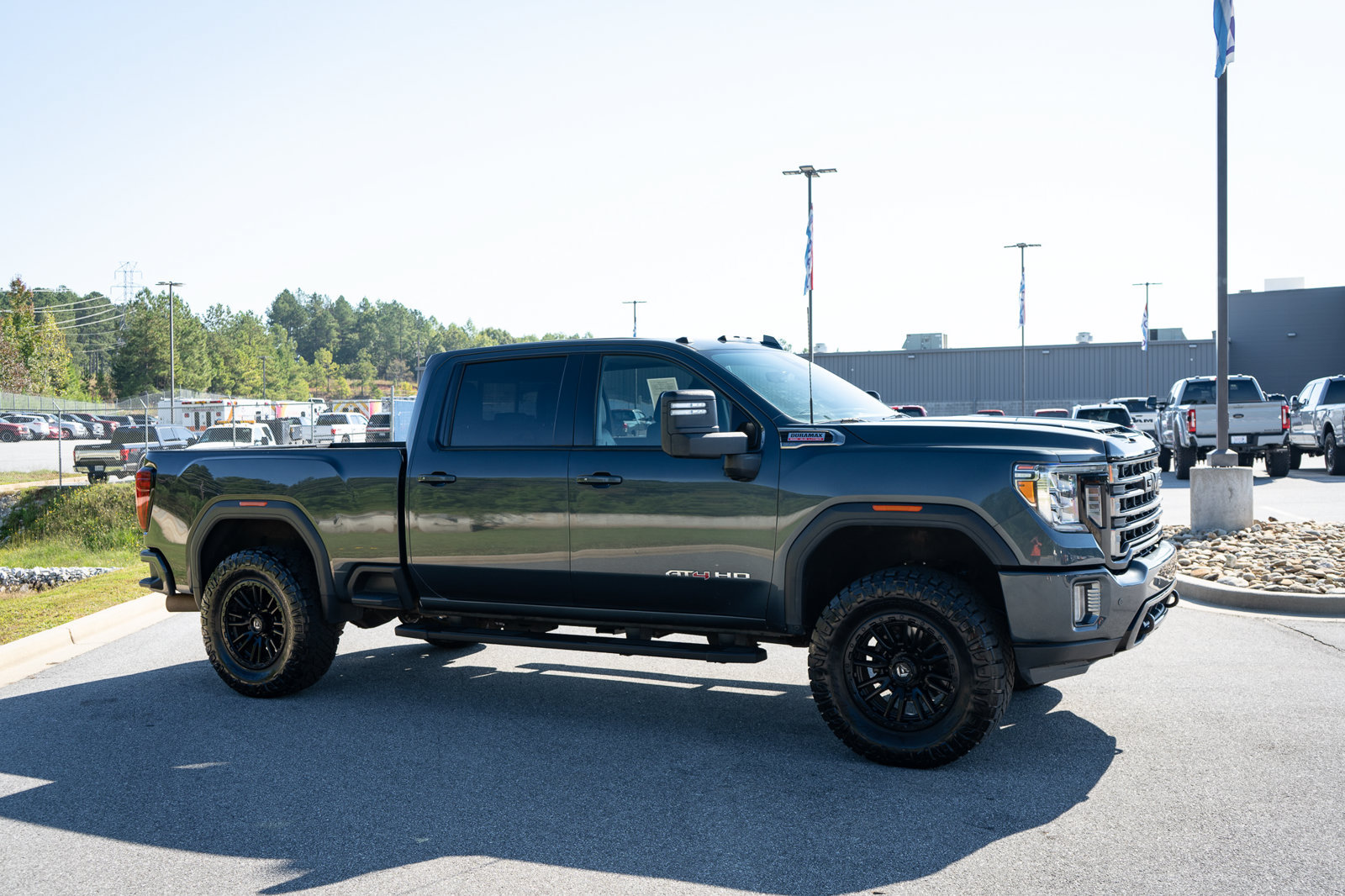 Used 2020 GMC Sierra 2500 AT4 w/ AT4 Premium Package AWD/4WD image 12