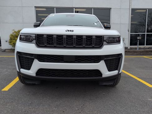 New 2026 Jeep Grand Cherokee Altitude AWD/4WD image 9
