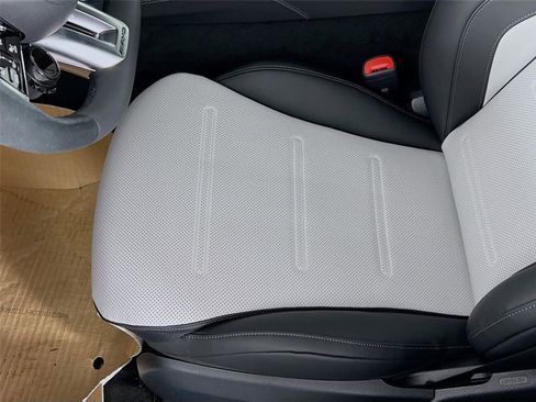 New 2026 Mercedes-Benz E 53 AMG e 4MATIC Sedan image 21