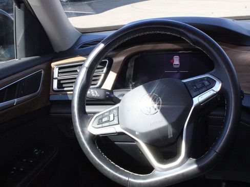 Used 2025 Volkswagen Atlas SE AWD/4WD image 26