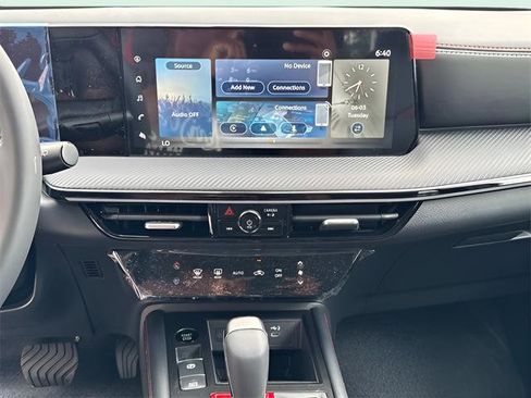New 2025 Nissan Kicks SR FWD image 11